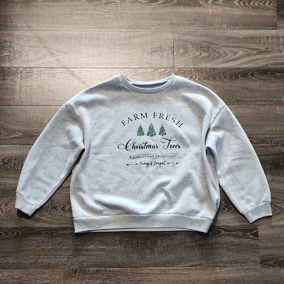 SHEIN Tops - 🌹 SHEIN Christmas Trees Sweatshirt 🌹